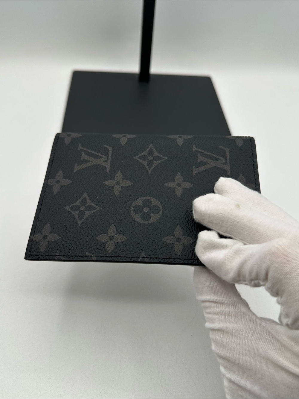 Louis Vuitton Pocket Organizer passport Wallet - Picture 5 of 15